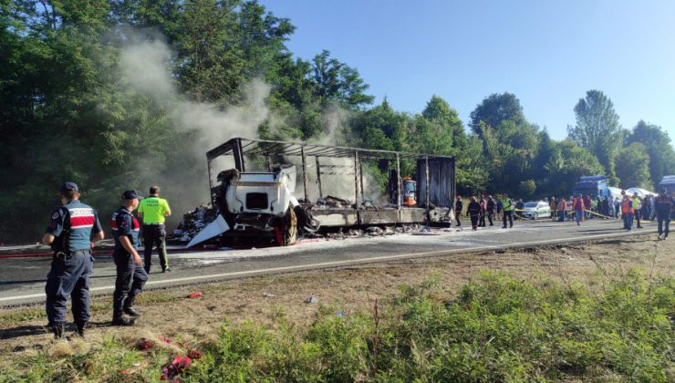 Anadolu Otoyolu’nda tır kazası:Yol 3 saatte açılabildi