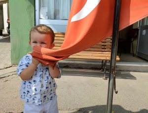 Türk Bayrağı’nı görür görmez işte böyle heyecanlanıyor